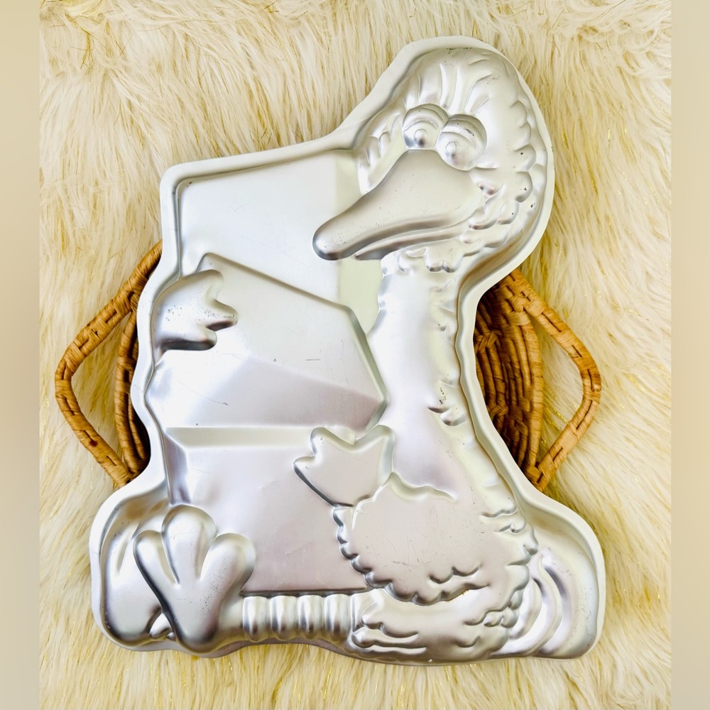 Vintage Wilton Aluminum Big Bird Gifts Metal Cake Pan 1978 502-2065 Muppets